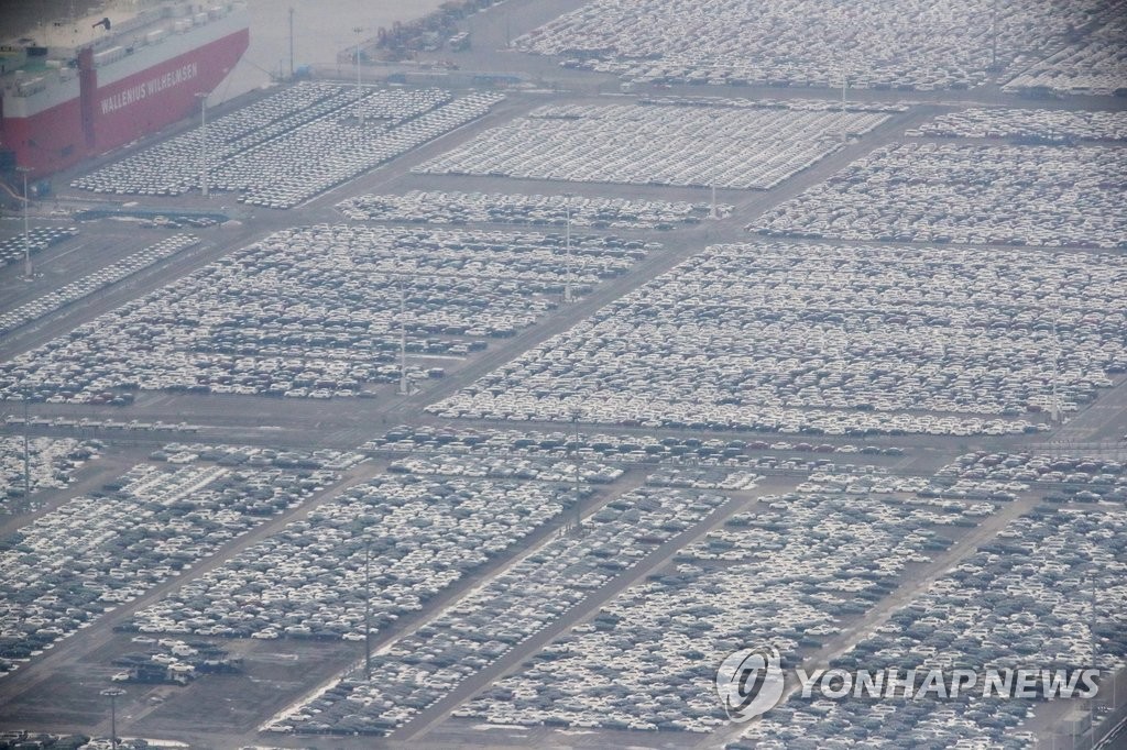 차량 가득한 평택항