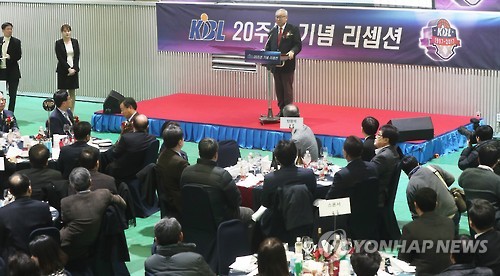 인사말하는 김영기 KBL 총재