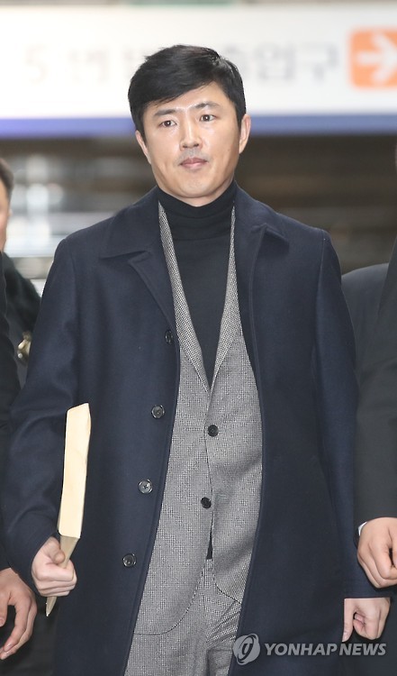 법정 나서는 고영태