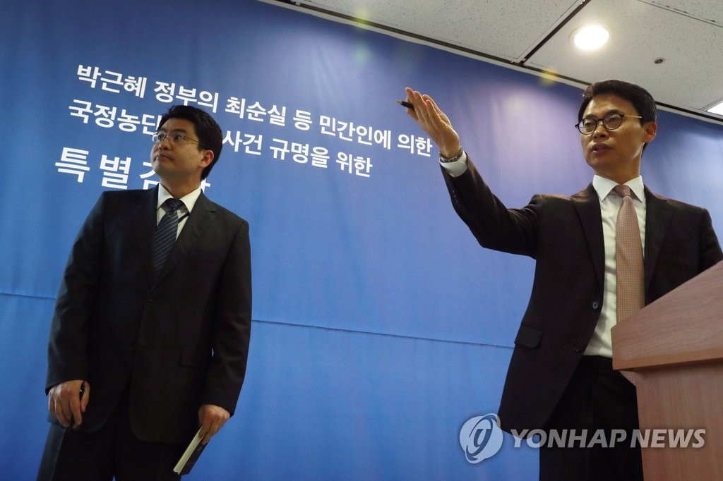 (서울=연합뉴스) 한종찬 기자 = 이규철 특검팀 대변인이 14일 오후 서울 강남구 대치동 특검사무실에서 열린 정례브리핑에서 발언하고 있다. 2017.2.14 saba@yna.co.kr