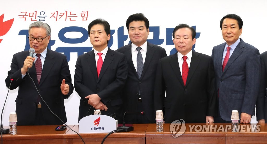 (왼쪽부터)인명진 비상대책 위원장과 대선출마를 선언한 김진,원유철,이인제,안상수