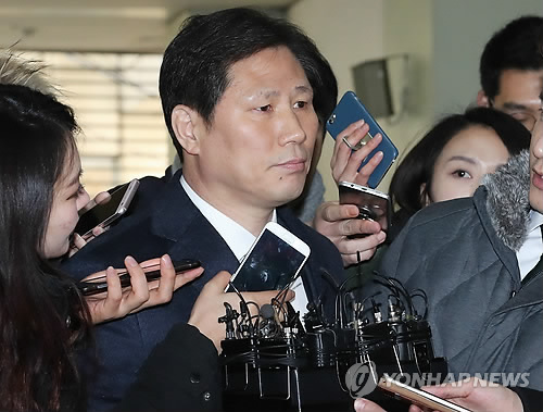 특검 출두하는 안봉근
