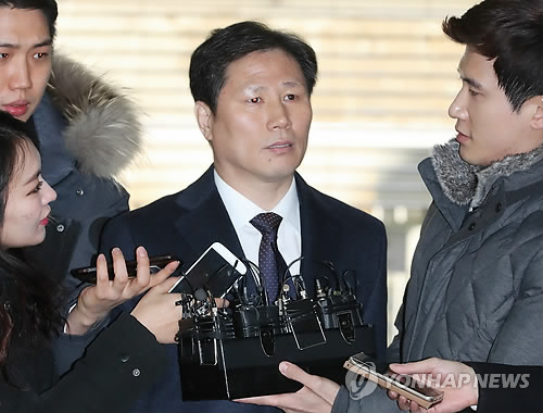 특검 출두하는 안봉근