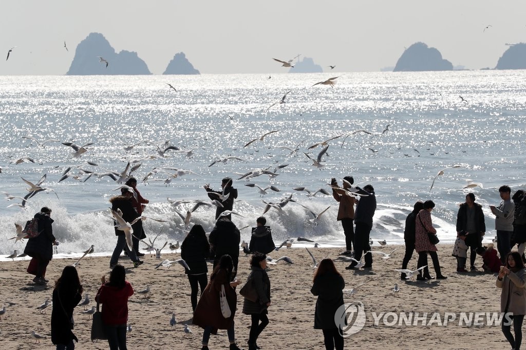오륙도가 눈앞에…해운대 겨울바다