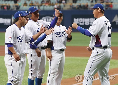 김태균 '이대호 최고야'