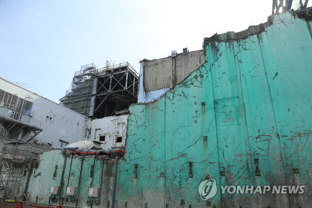 6년전 쓰나미 상처 남아있는 후쿠시마 원전 건물