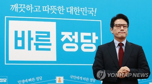 생각 잠긴 정병국 대표