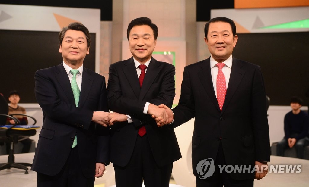 손 맞잡은 안철수-손학규-박주선