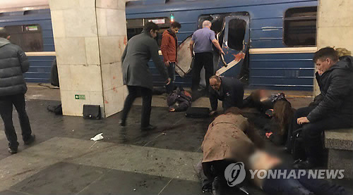 러 상트페테르부르크서 지하철 테러…최소 10명 사망