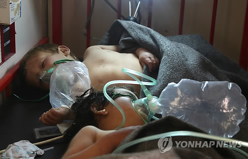 시리아에서 화학무기 의심 공습