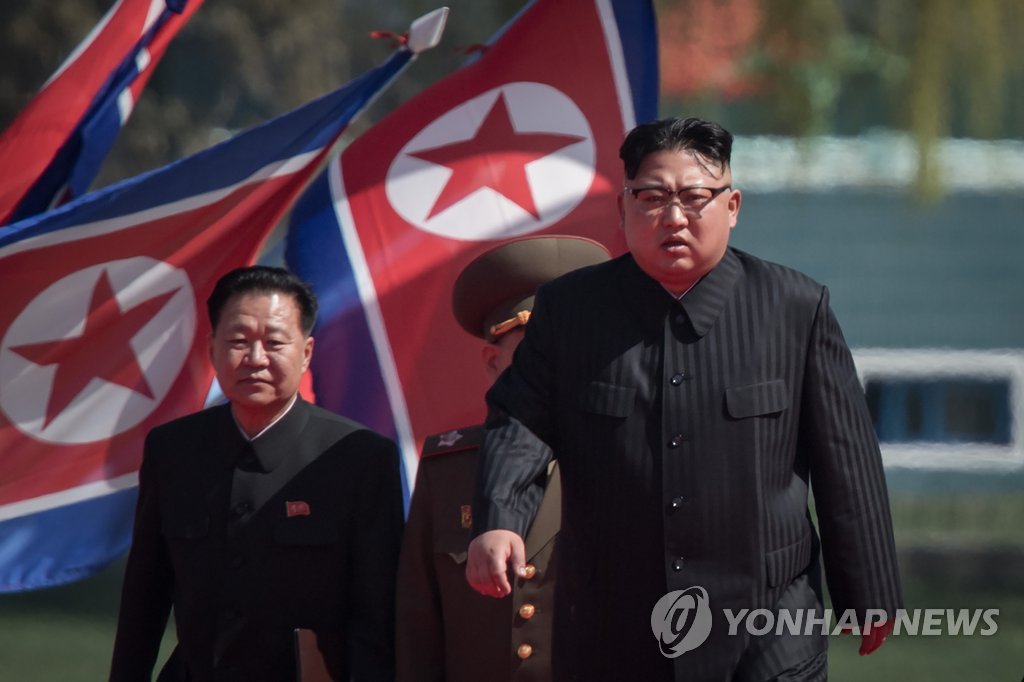 김정은(맨 오른쪽) 북한 노동당 위원장