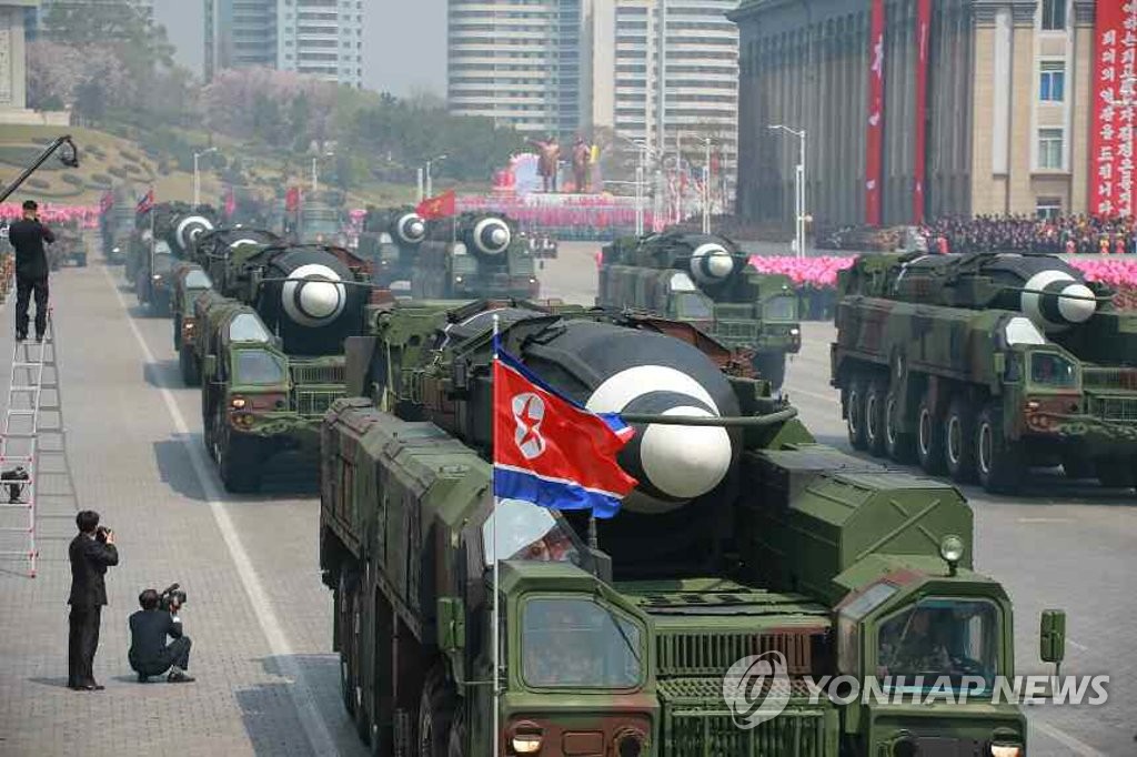 북한 열병식에 무수단 미사일 등장