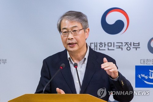 브리핑하는 임종룡 금융위원장