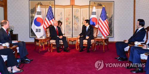 황 대행과 펜스 미 부통령 대화