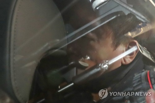 서울구치소로 압송되는 최규선