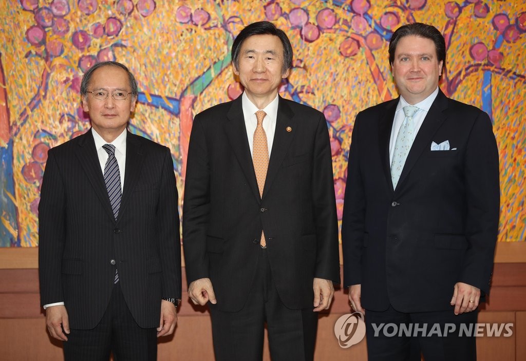 윤병세, 美日 대사와 3자 면담