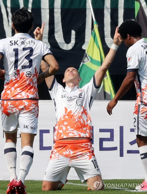 세리머니하는 마르셀로