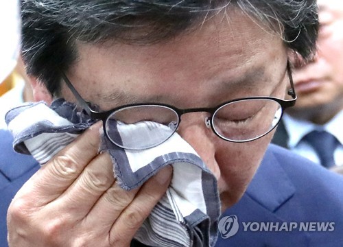 눈물 흘리는 유승민