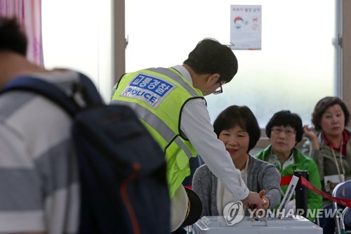 근무 마친 경찰관도 사전투표