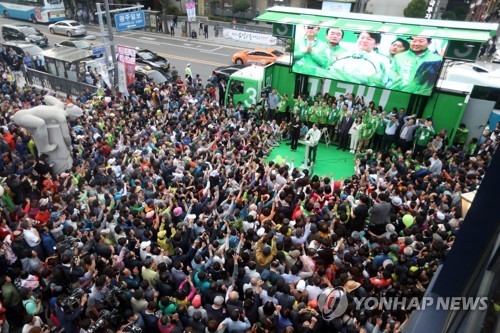 광주 금남로서 유세하는 안철수