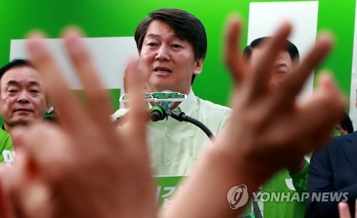 안 후보가 광주 금남로에서 연설하는 모습(자료사진)