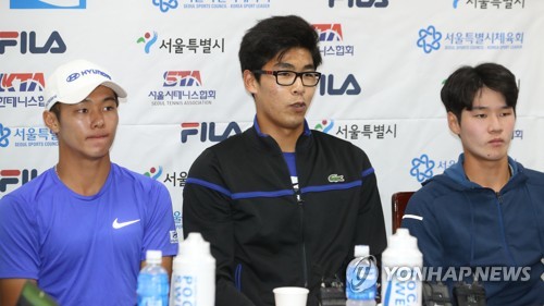 올해 5월 기자회견장에 나선 이덕희, 정현, 권순우(왼쪽부터).