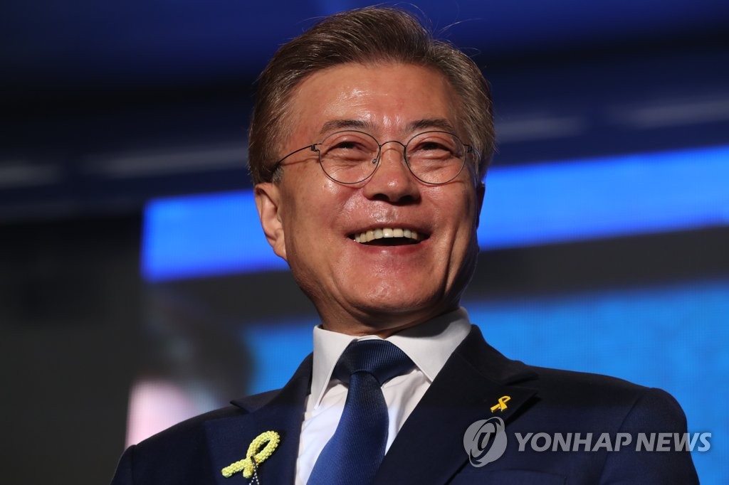활짝 웃는 문재인 당선인