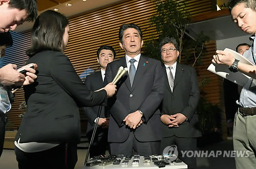 '北미사일 발사' 기자회견하는 아베 총리