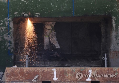 다시 시작된 세월호 선체수색