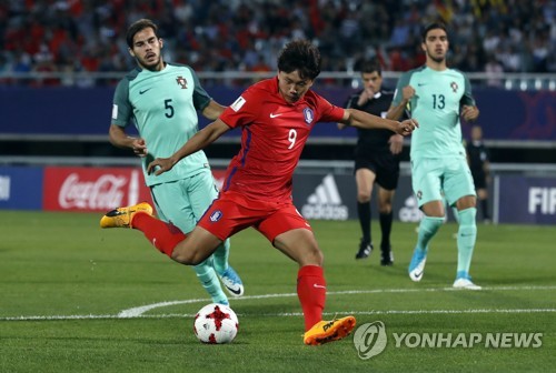 슛하는 조영욱