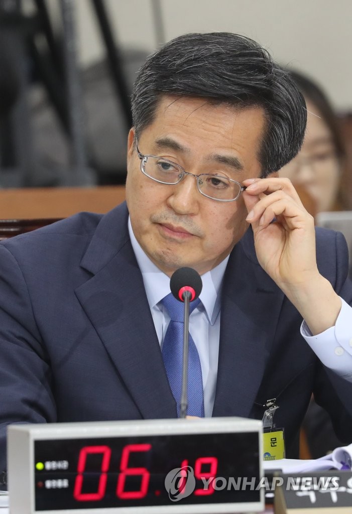 질문받는 김동연 후보자