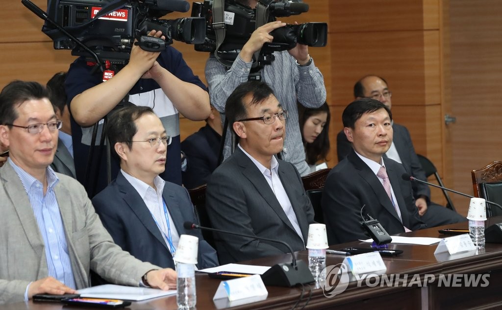 통신비 인하, 발언 듣는 김용수 미래부 차관