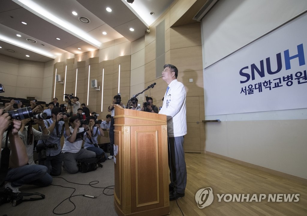 브리핑하는 김연수 서울대병원 진료부원장