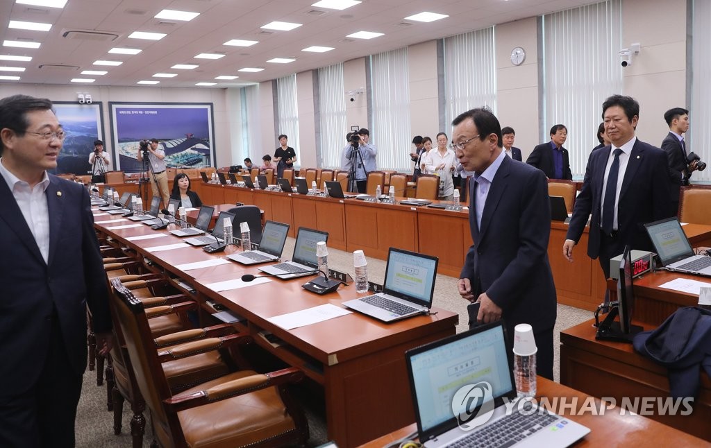 오후로 연기된 국토교통위원회 전체회의