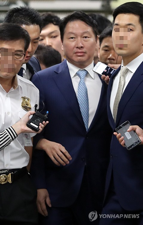 법정으로 향하는 최태원
