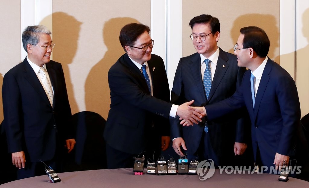 왼쪽부터 국민의당 김동철, 더불어민주당 우원식, 자유한국당 정우택, 바른정당 주호영 원내대표.