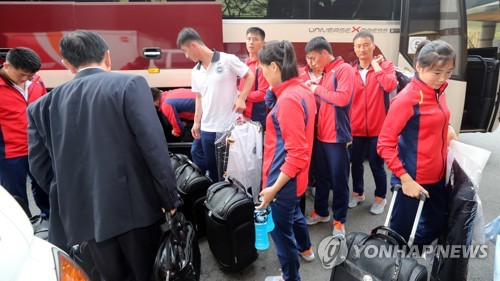 서울 온 북한 태권도 시범단