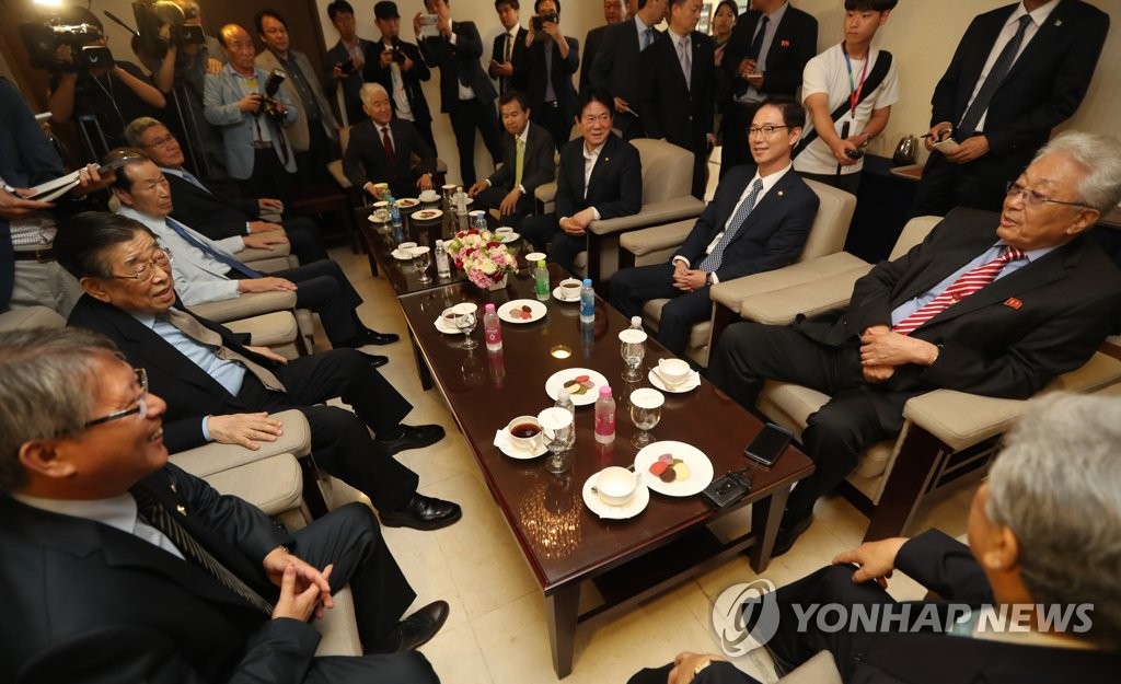 한 자리 모인 남북 태권도