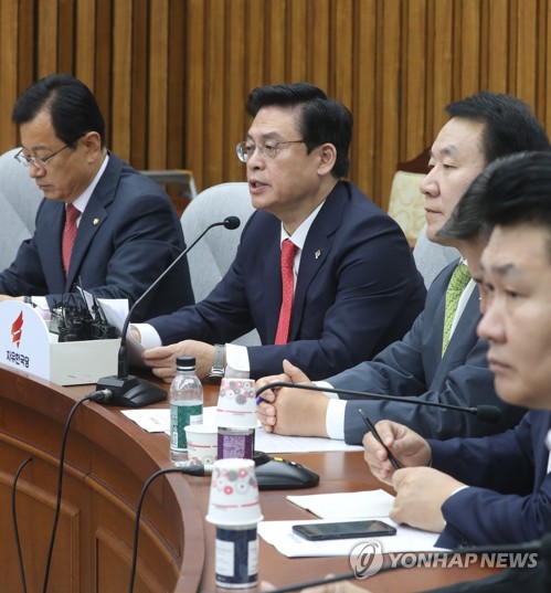 김상곤 후보자 언급하는 한국당