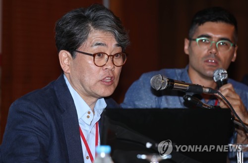수피즘에 관해 발표하는 김중순 교수