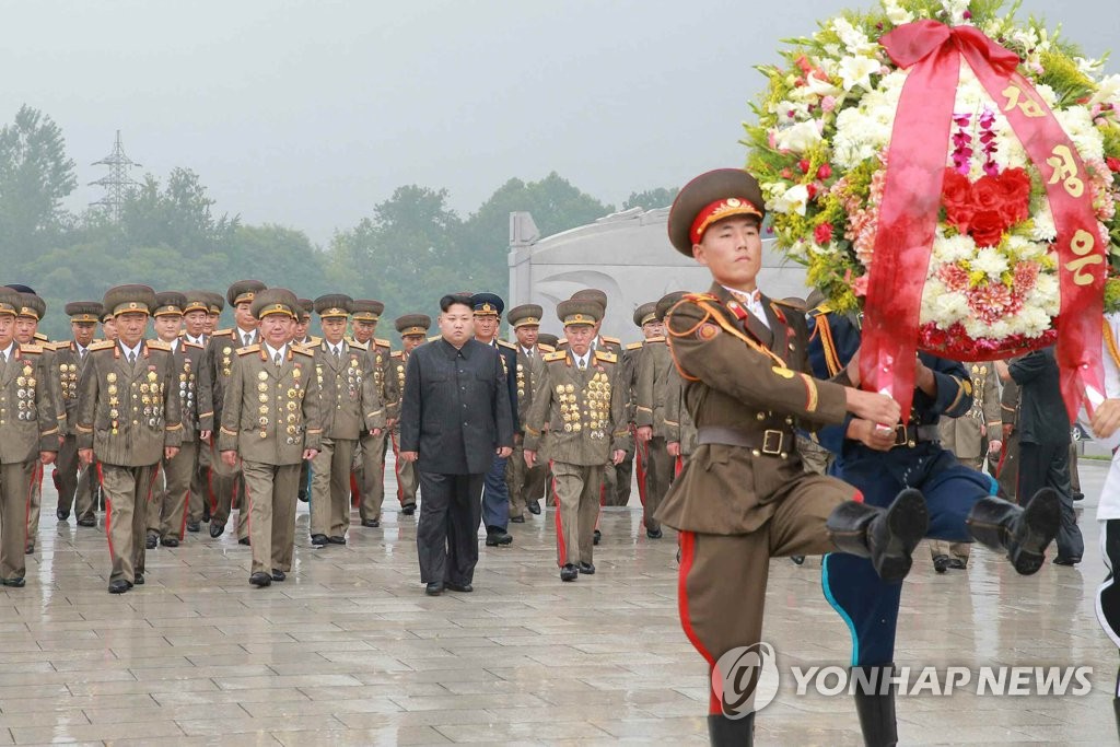 金正恩参拜烈士墓纪念停战64周年