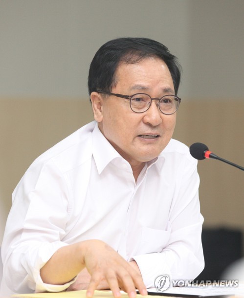 회의 진행하는 유영민 과학기술정보통신부 장관