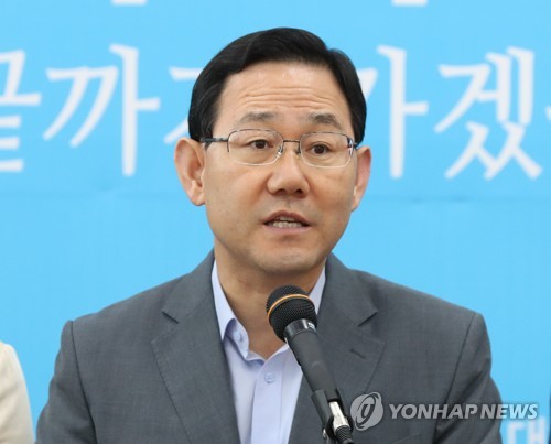 주호영 원내대표 '청와대 강아지소식보다 현 위기 해법 궁금한 국민 더 많아'