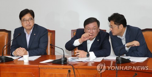 대화하는 김태년-홍익표