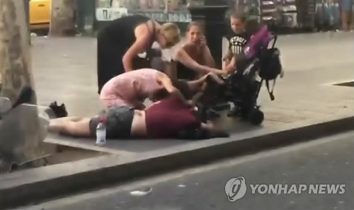 바르셀로나 테러 당시 거리에 쓰러진 부상자들