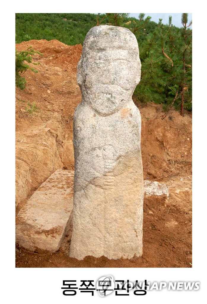 고려 15대왕 숙종 무덤의 동쪽 무관상