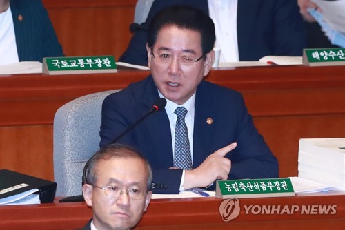 김영록 장관, 달걀 전수조사 답변