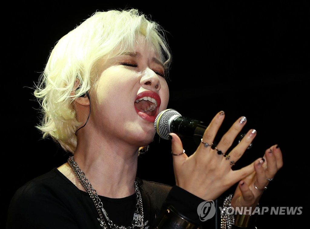 박기영 '열창'