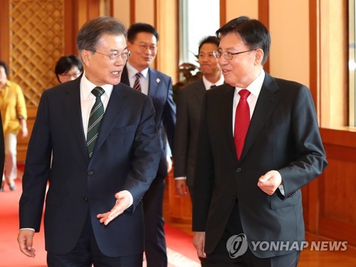 문 대통령, 민주평통 수석부의장과 함께