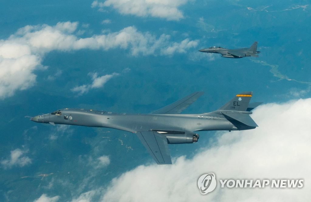 '죽음의 백조'와 F-35B, 한반도 첫 동시 전개…실폭격 훈련